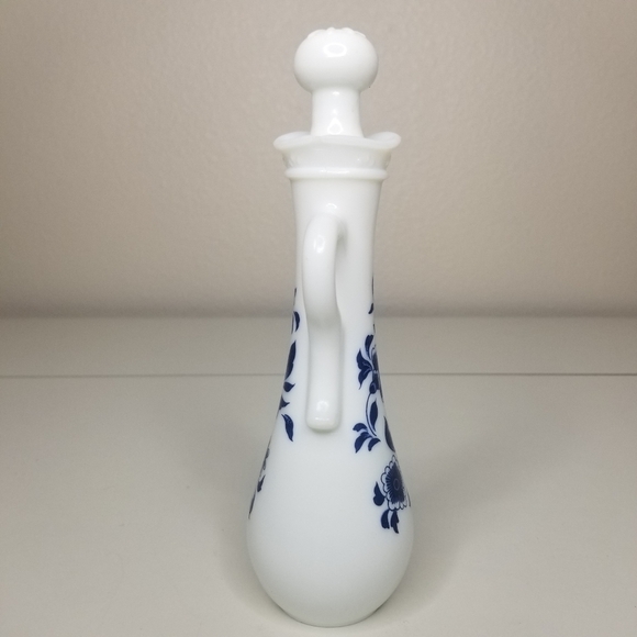 Vintage Avon Moodwind Foaming Bath Oil Milk Glass Decanter Blue‎ Flowers [Empty] - Picture 4 of 12